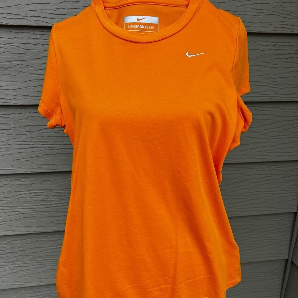 Nike Sports tee size women’s M short sleeve orange, cotton-polyester blend
